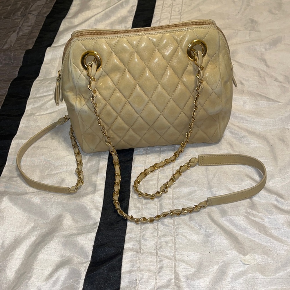 VINTAGE 1980’S NEIMAN MARCUS QUILTED LEATHER HANDBAG W/ DOUBLE CHAIN LINK STRAPS